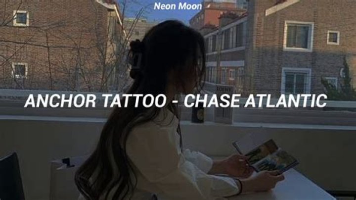 Bedeutung von Anchor Tattoo von Chase Atlantic