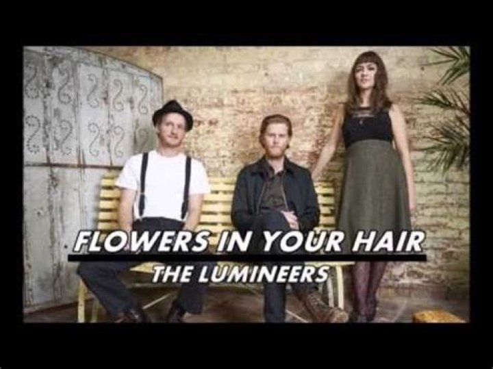 Flowers in her hair lyrics