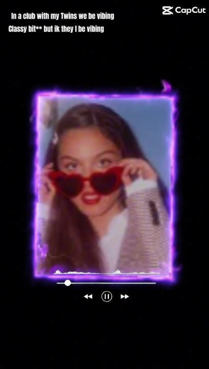 In the club with my twin we be vibing classic bitch lyrics