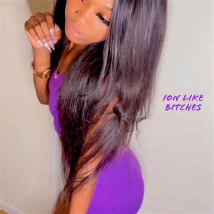 Ion like niggas ion like bitches ion like nobody we can get gangsta we can keep it lyrics