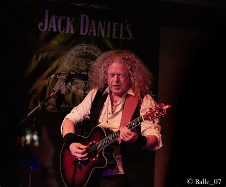 Jaded heart hard to stay alive lyrics