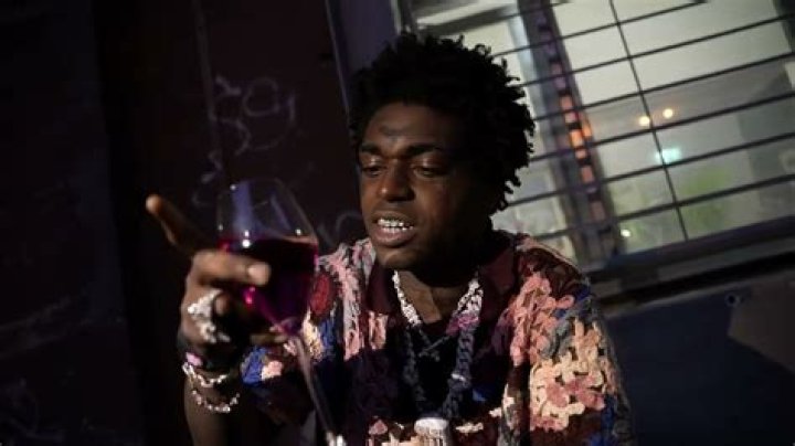 Kodak black i’m pushing violence when i just really need a hug lyrics