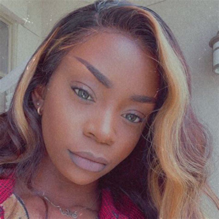 Ride round with that nina lyrics