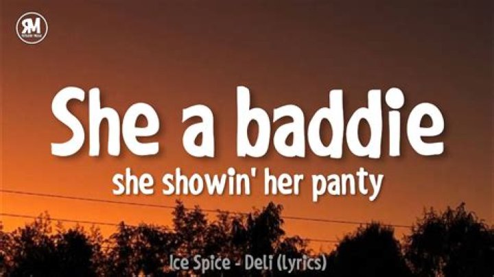 She a baddie with her baddie friends lyrics