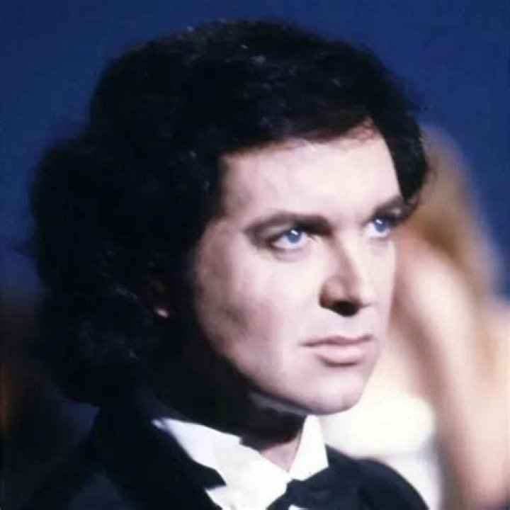 Significado de Qué Más Te Da de Camilo Sesto