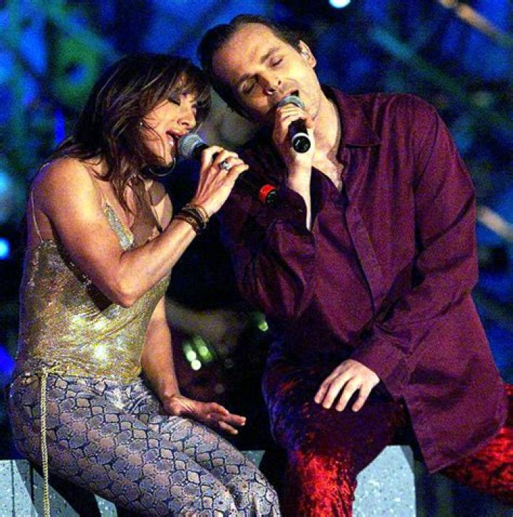 Significado de Un Año Más de Ana Torroja Y Miguel Bose