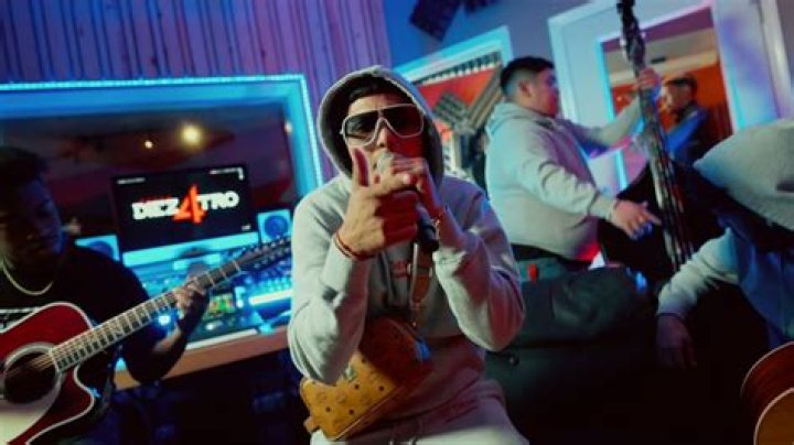 The Meaning Behind The Song: A Veces Me Acelero by Grupo Diez 4tro