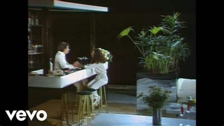 The Meaning Behind The Song: Amiga (Amiga) by Roberto Carlos