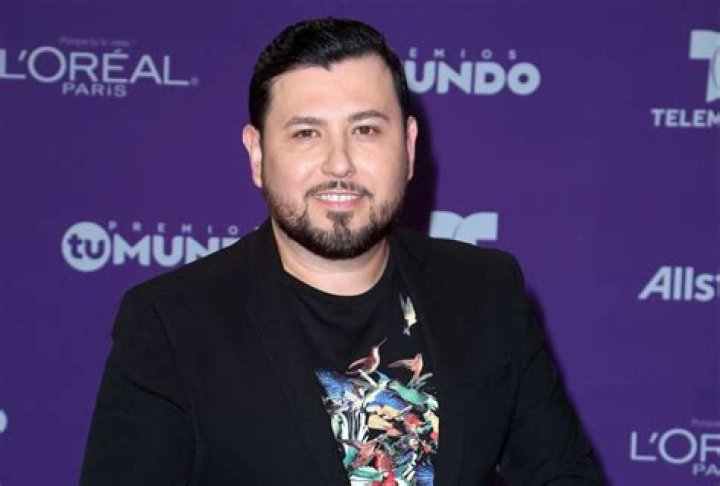 The Meaning Behind The Song: Bandera Del Chapo by Roberto Tapia