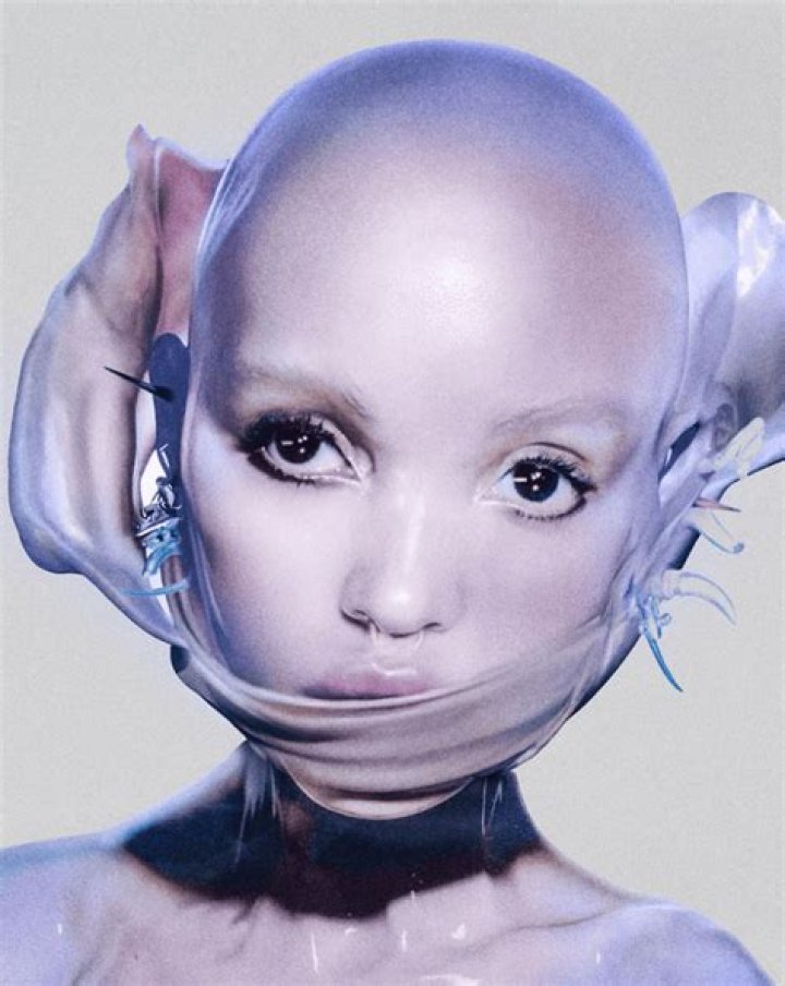 The Meaning Behind The Song: Beach by FKA twigs