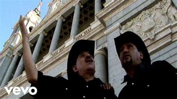 The Meaning Behind The Song: Como Me Haces Falta by Patrulla 81