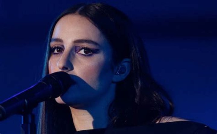 The Meaning Behind The Song: Crowded Places by Banks