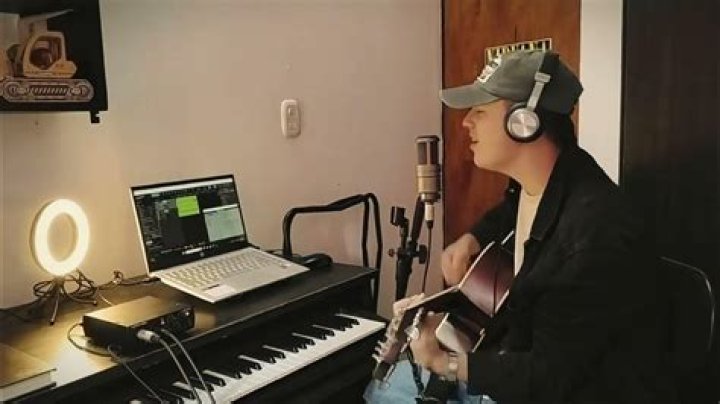 The Meaning Behind The Song: Déjame by Erik Rubin