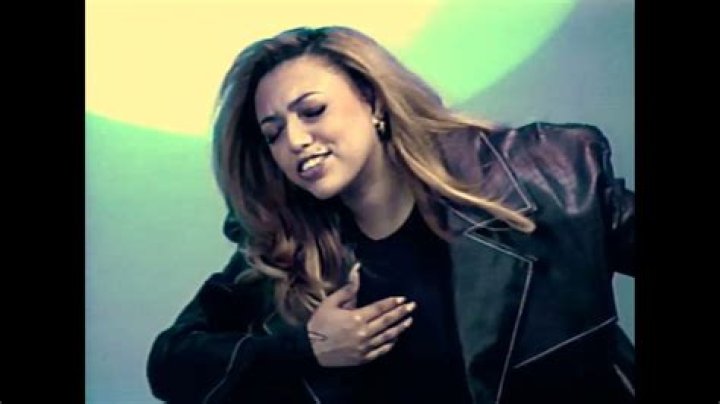 The Meaning Behind The Song: Hey Stranger by Mahalia