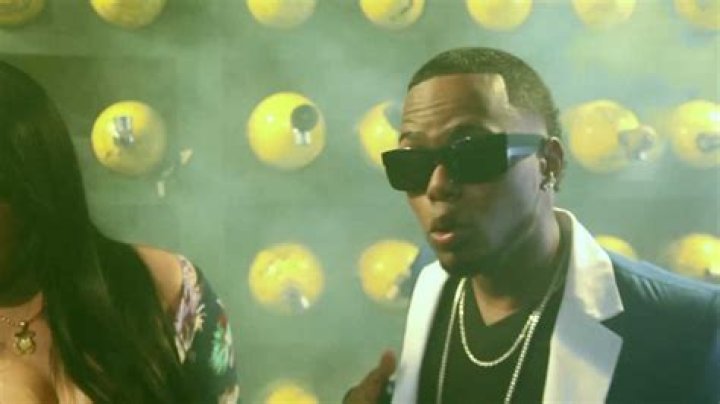 The Meaning Behind The Song: Humo (Excusame) by Musicólogo The Libro