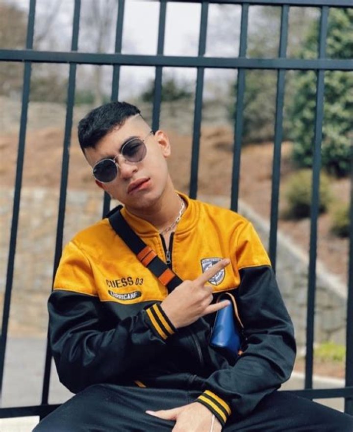 The Meaning Behind The Song: Llamame by Mike Weys