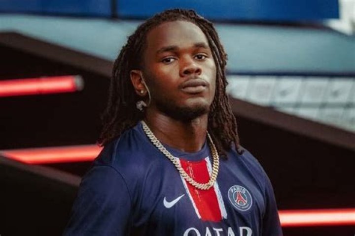 The Meaning Behind The Song: Minuit by Nono La Grinta