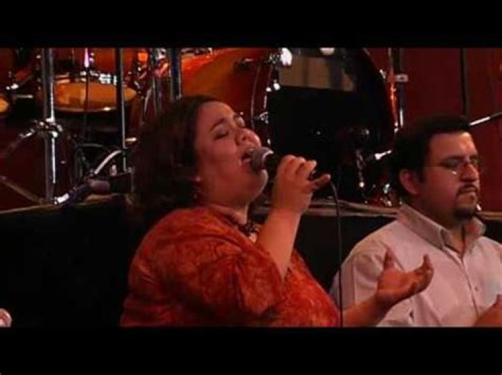 The Meaning Behind The Song: Muéstrame Tu Gloria by Yvonne Muñoz