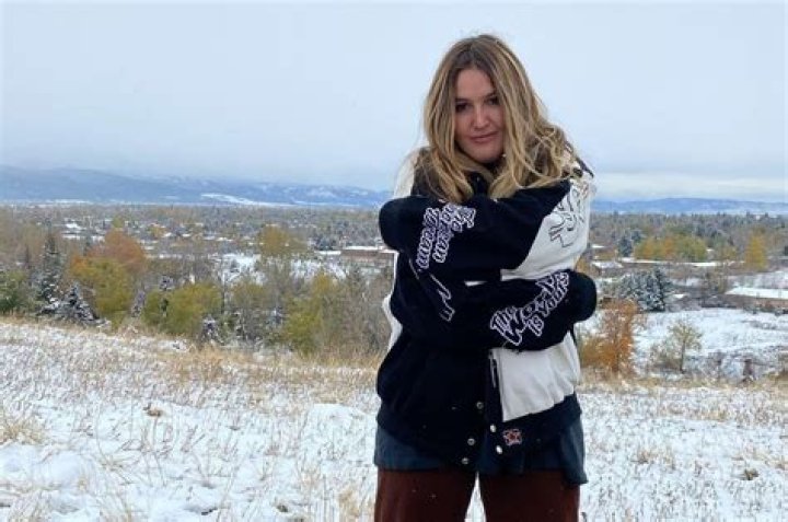 The Meaning Behind The Song: nj by Chelsea Cutler