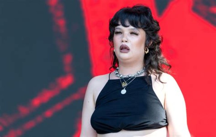 Titties bouncing song lyrics