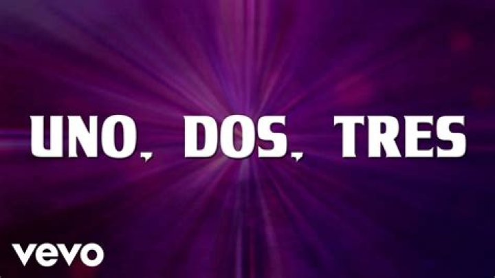 Uno dos tres she a thot to lyrics