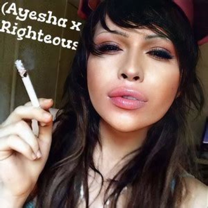 Your a size too big my shi fits lyrics